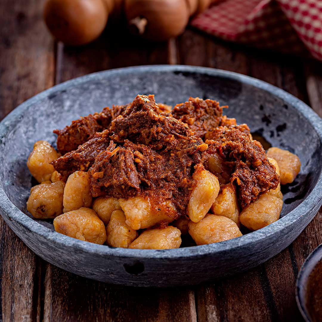 Nhoque de Banana da Terra e Carne de Panela